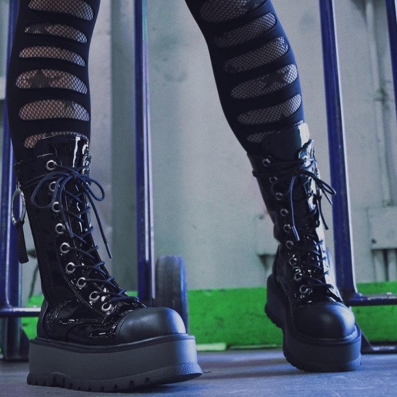 HP 🕸 NEW Demonia Slacker 220 Size 7 - Picture 1 of 5